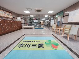 温かみあるエントランス