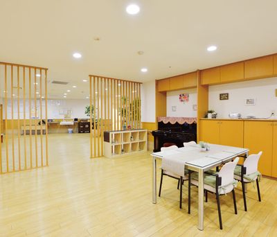 明るいラウンジ