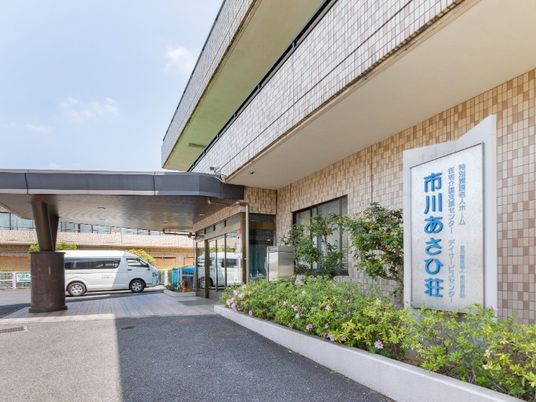 外観のエントランス  