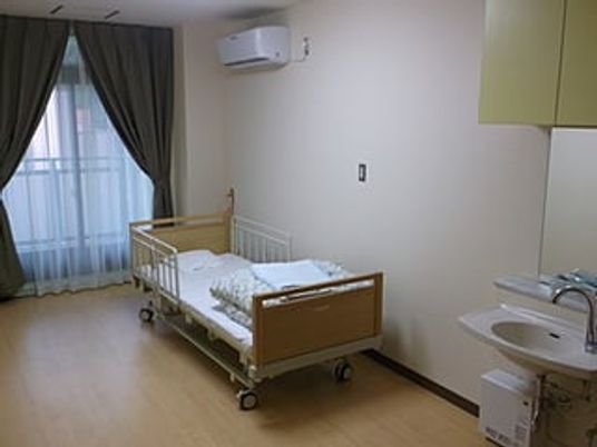 落ち着いた色の居室