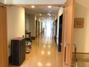 奥行きのある通路