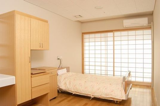 光が差し込む居室