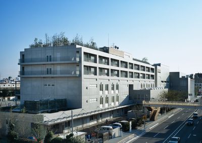 近代的な外観の建物