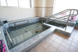 利便性のある広い浴室