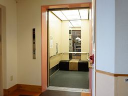 エレベーター付近の廊下