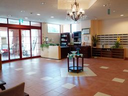 エントランスの明るい空間