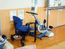 機能訓練室のリハビリ機器