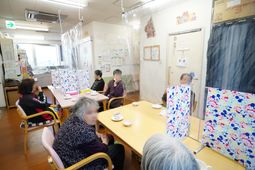 ゆったりした食堂の風景