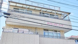 3階建ての外観