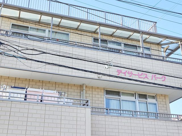 3階建ての外観 外観 清潔感のある建物が特徴です。これからの職場選びに考慮する要素が一目でわかります。