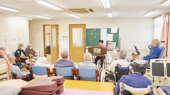 団らんの様子の部屋