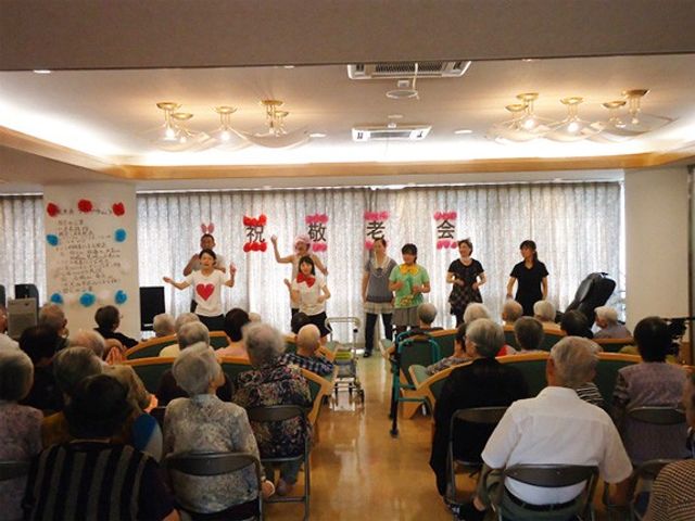 イベントを楽しむホール 多目的室 住人たちが集い、楽しむイベントが開かれています。交流が盛んな場です。