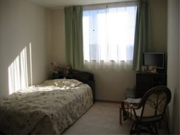 日差しの入る明るい居室