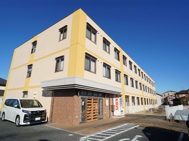 清潔感のある建物の外観 外観 日当たりの良い場所に広がる、アクセスしやすい建物です。心地よい環境でお仕事を始めませんか。