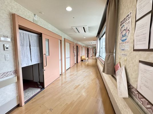 長い廊下が続く空間