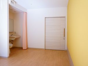 居室のドアと洗面所