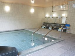 手すり付き浴室の一部