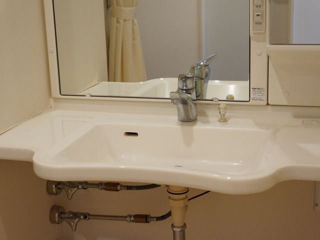 清潔感のある洗面台 洗面台 使い勝手を考えたシンプルなデザインの洗面スペースです。日々の清掃が行いやすく、常に衛生的な環境を保つことができます。