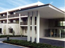 モダンな建物のエントランス