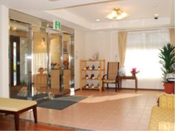 明るいエントランスの様子