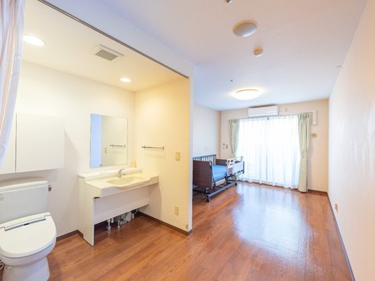 洋室と洗面台がある居室