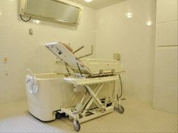 浴室と介護用ベッド