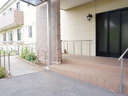 玄関前のスロープ設備