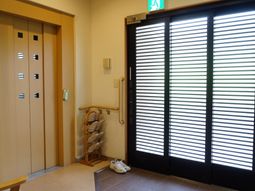 玄関ホールの風景