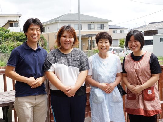 笑顔のスタッフ達