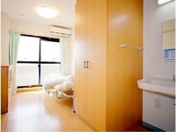 明るい居室の様子