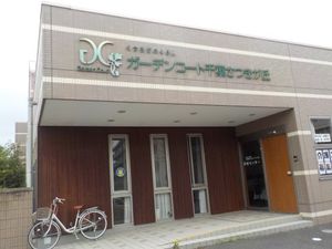 建物正面のエントランス