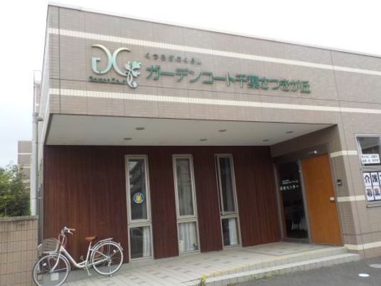 建物正面のエントランス