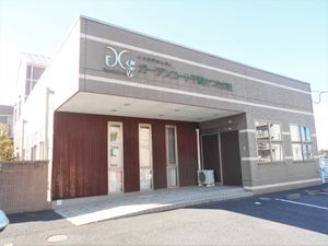 明るい建物のエントランス