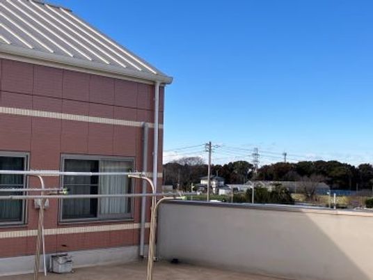 屋上から見た建物外観  