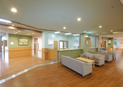 広がる明るいロビー