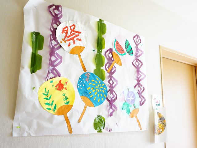 手作り飾りつけの壁面