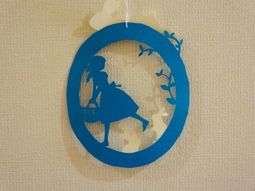 壁に掛けられた装飾品