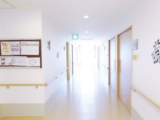 明るく清潔な廊下