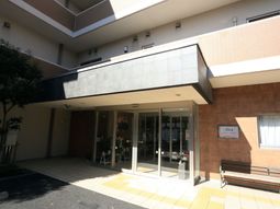 明るいエントランス風景