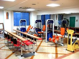 リハビリ設備の整った部屋