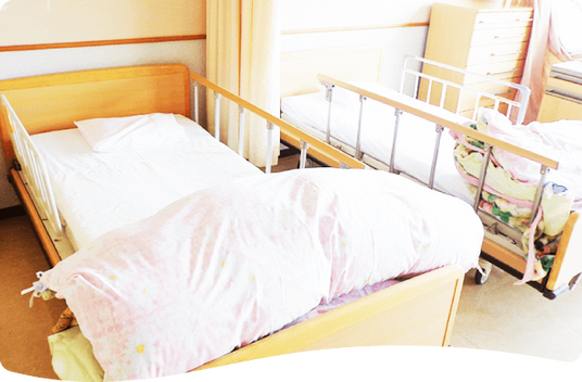 落ち着いた部屋の居室