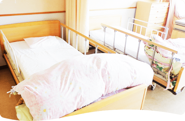 落ち着いた部屋の居室