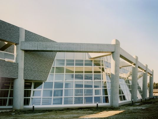 モダンな建物の外観  