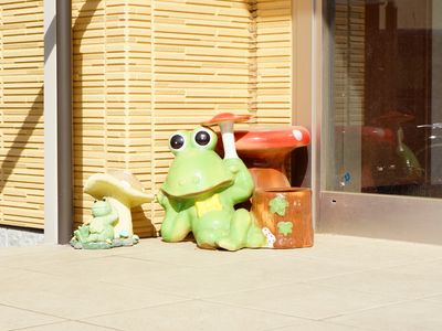 カエルの置物付きエントランス