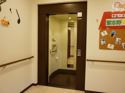 広々とした清潔な廊下