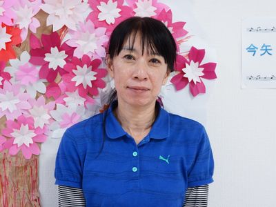 スタッフの前の壁紙装飾