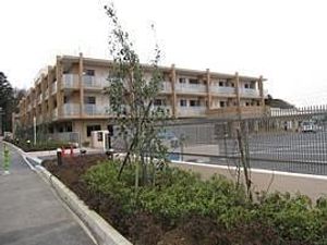 施設の外観と植栽  