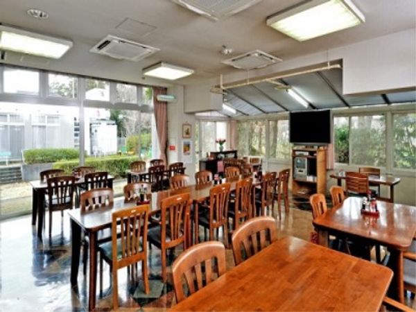 ゆったりとした食堂空間
