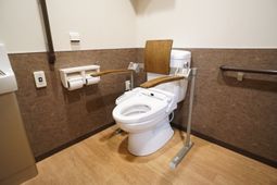 手すり付きトイレ空間