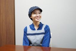 笑顔のスタッフ、休憩室